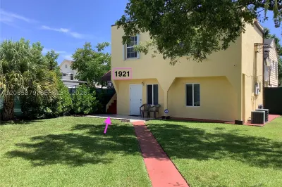1921 SW 17th Ct #2ndFloor 1