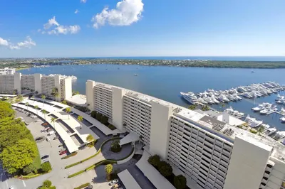 120 Lakeshore Drive #637 1