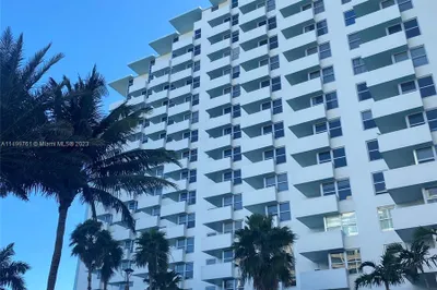 2899 Collins Ave #PH H 1