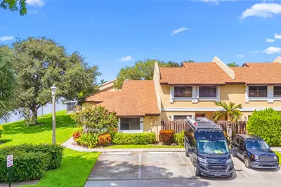 310 SW 96th Ter 1
