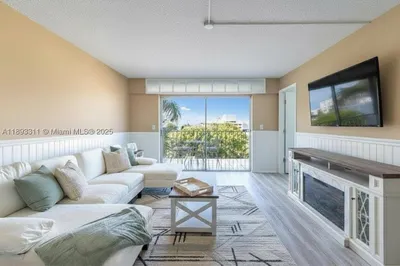 1455 West Ave #601 1