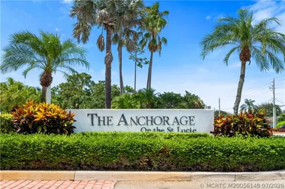 2500 SE Anchorage Cove #D1 1