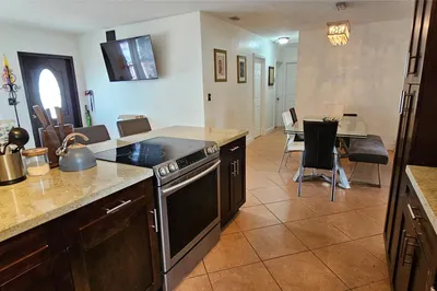 1570 W 55th Pl 1