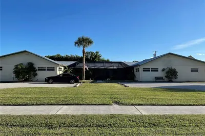 860 NW River Shores Boulevard 1