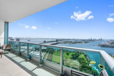 900 Biscayne Blvd #3704 1