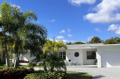 464 NW 11th Street 1