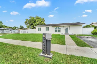 20400 NW 38th Ct 1