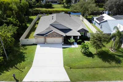 1662 SE North Blackwell Drive 1