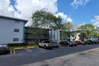 900 Tallwood Avenue #203 1