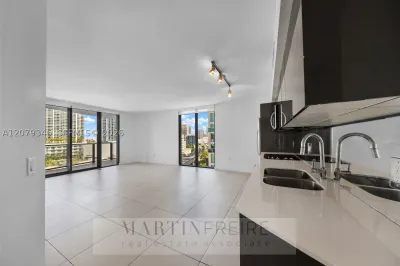 31 SE 6th St #1402 1