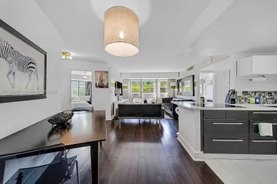 1881 Washington Avenue #2g 1