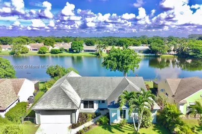 9341 Belaire Dr 1