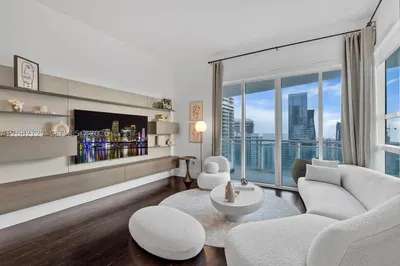 951 Brickell Ave #4111 1