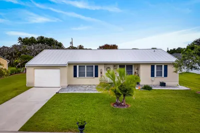 2341 SE West Blackwell Drive 1
