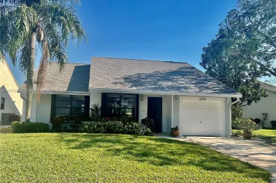 12196 Country Greens Blvd 1