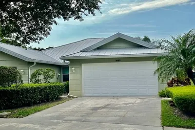 1880 SW Springfield Court 1