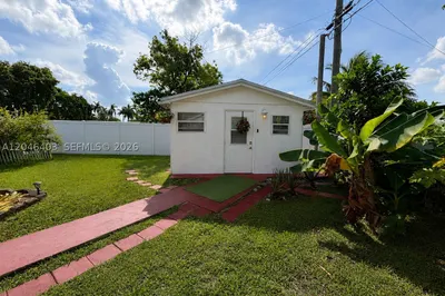 6118 Mayo St #3 1