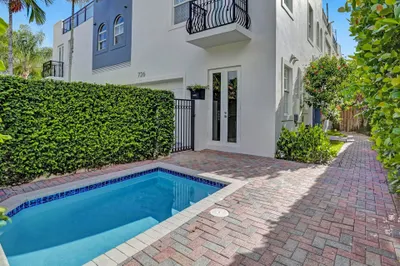 726 NE 15th Ave 1