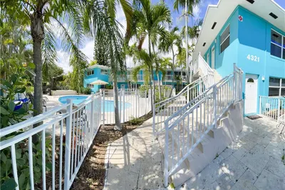 4321 NE 21 AVE #8 1