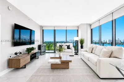 16385 Biscayne Blvd #2007 1