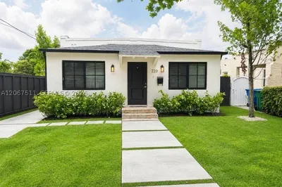 220 SW 32nd Ave #FRONT 1