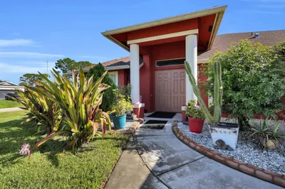 362 SW Paw Court 1