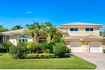 225 Cove Place 1