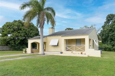27 NW 21st St 1