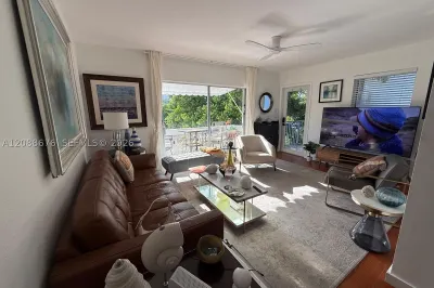 1021 Michigan Ave #7 1