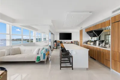 3 Island Ave #14D 1