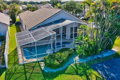 corner house, only 1 neighbor