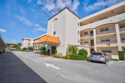 20 Yacht CLub Dr