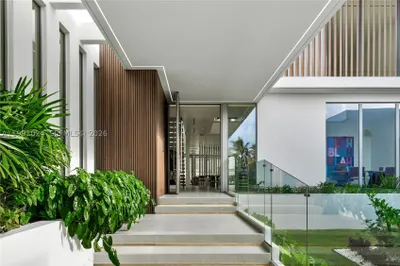 501 Palm Dr 1