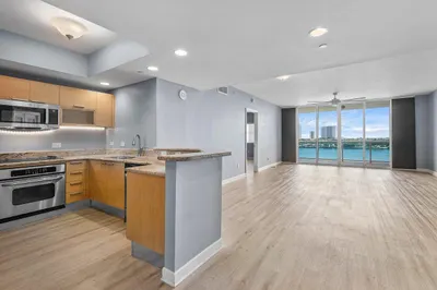 2640 Lake Shore Drive #614 1