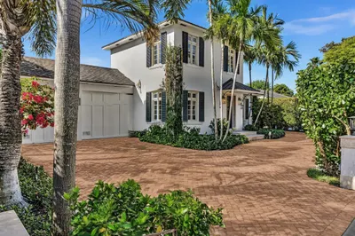 306 Cordova Road 1
