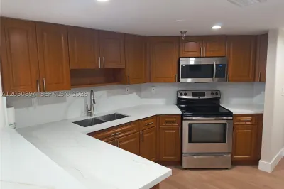 2400 SW 3rd Ave #506 1