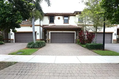807 E Village Circle 1