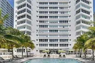 4925 Collins Ave #2c 1