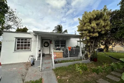 3801 NW 2nd St 1
