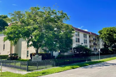 1000 Spanish River Road #1B 1