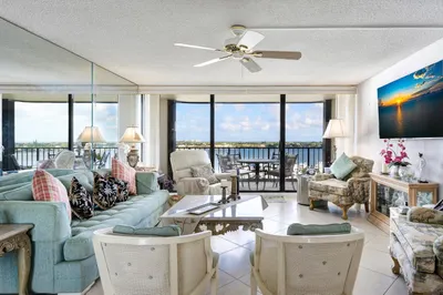 136 Lakeshore Drive #1010 1