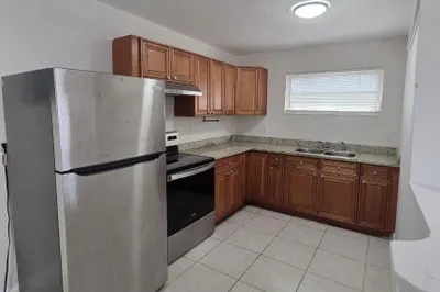 2127 NW 7th Street 1