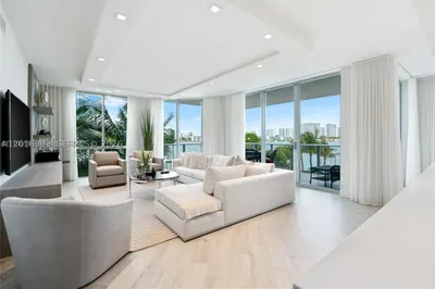 17111 Biscayne Blvd #209 1