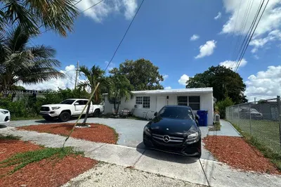 685 SW 7th Terr 1