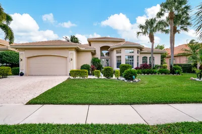 This Home Steals the Spotlight!