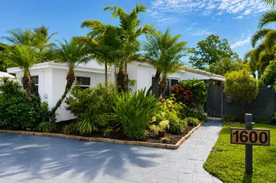 1600 NW 4th Avenue 1