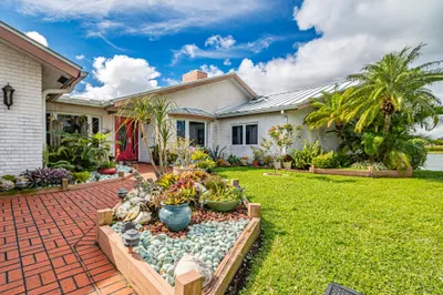 4950 NW 7th St 1