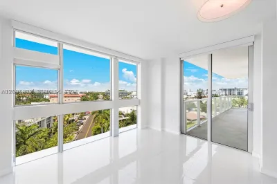 9901 E Bay Harbor Dr #303 1