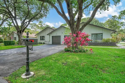 4105 Palm Forest Drive S 1