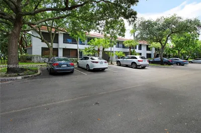 831 Lyons Rd #23101 1